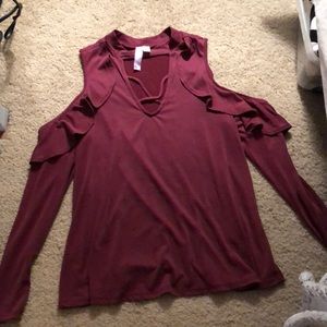 Peek a boo shoulder shirt